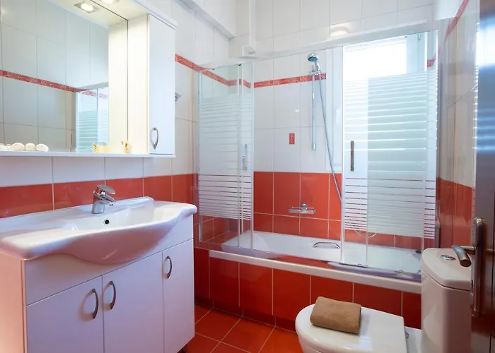 Villa Daphne, Inoro Katouna