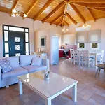Daphne, Inoro Villa Katouna