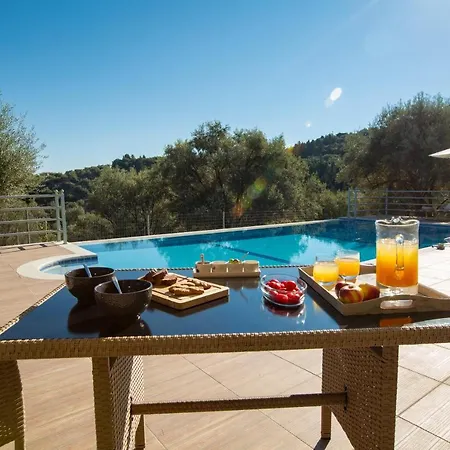 Villa Daphne, Inoro *