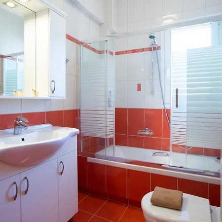 Villa Daphne, Inoro Katouna