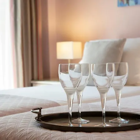 Villa Daphne, Inoro *