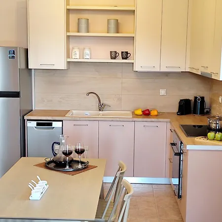 Villa Daphne, Inoro *